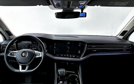 Volkswagen Touareg III, 2018 год, 6 100 000 рублей, 26 фотография