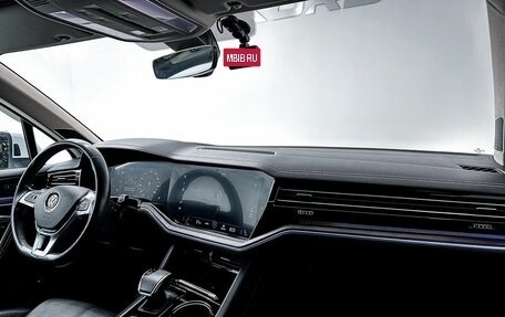 Volkswagen Touareg III, 2018 год, 6 100 000 рублей, 27 фотография