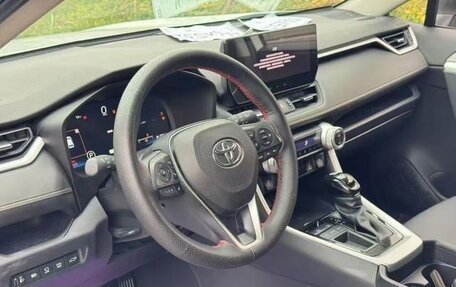 Toyota RAV4, 2025 год, 3 300 000 рублей, 7 фотография