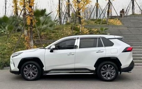 Toyota RAV4, 2025 год, 3 300 000 рублей, 3 фотография