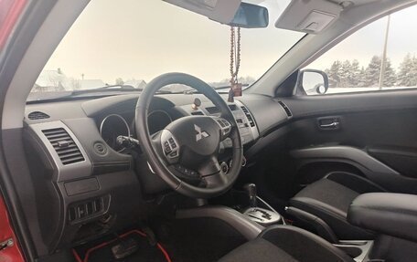 Mitsubishi Outlander III рестайлинг 3, 2010 год, 1 200 000 рублей, 10 фотография