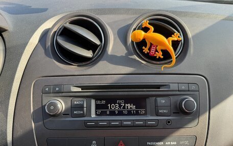 SEAT Ibiza IV рестайлинг 2, 2013 год, 730 000 рублей, 11 фотография