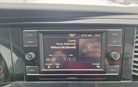 Volkswagen Caravelle T6 рестайлинг, 2021 год, 4 700 000 рублей, 19 фотография