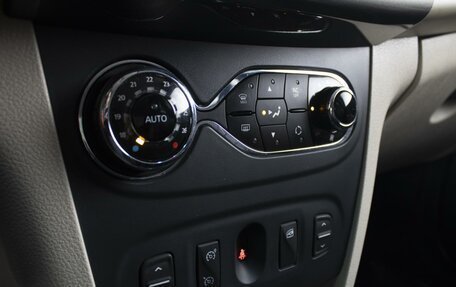 Renault Logan II, 2014 год, 760 000 рублей, 14 фотография