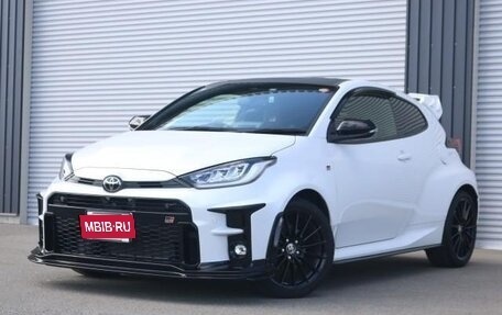 Toyota Yaris, 2022 год, 1 490 007 рублей, 2 фотография