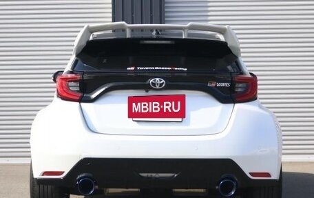 Toyota Yaris, 2022 год, 1 490 007 рублей, 5 фотография