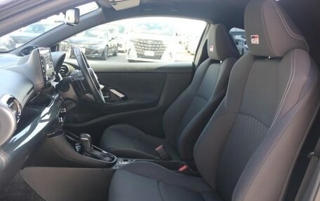 Toyota Yaris, 2022 год, 1 490 007 рублей, 10 фотография