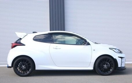 Toyota Yaris, 2022 год, 1 490 007 рублей, 7 фотография