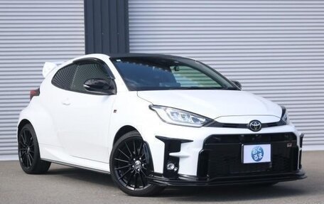 Toyota Yaris, 2022 год, 1 490 007 рублей, 8 фотография