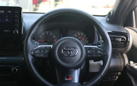 Toyota Yaris, 2022 год, 1 490 007 рублей, 19 фотография