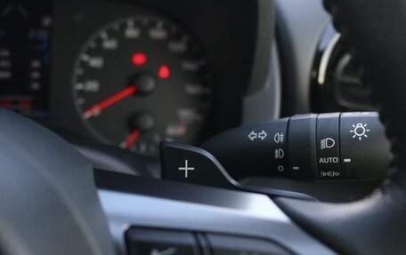 Toyota Yaris, 2022 год, 1 490 007 рублей, 23 фотография