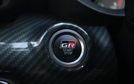 Toyota Yaris, 2022 год, 1 490 007 рублей, 27 фотография