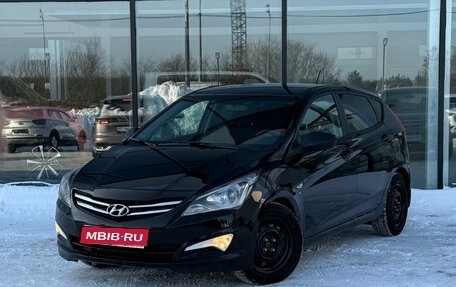 Hyundai Solaris II рестайлинг, 2015 год, 950 000 рублей, 1 фотография