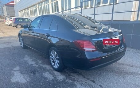 Mercedes-Benz E-Класс, 2019 год, 2 550 000 рублей, 6 фотография