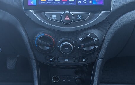 Hyundai Solaris II рестайлинг, 2015 год, 925 000 рублей, 8 фотография