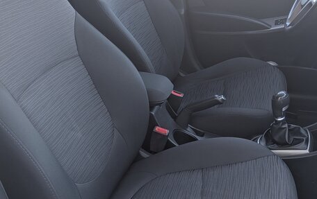 Hyundai Solaris II рестайлинг, 2015 год, 925 000 рублей, 12 фотография