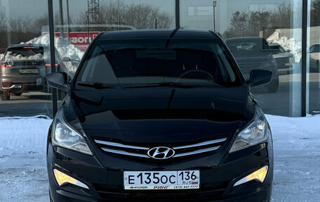 Hyundai Solaris II рестайлинг, 2015 год, 950 000 рублей, 2 фотография