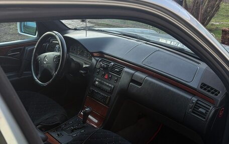 Mercedes-Benz E-Класс, 1997 год, 380 000 рублей, 5 фотография