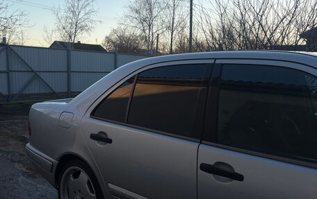 Mercedes-Benz E-Класс, 1997 год, 380 000 рублей, 4 фотография