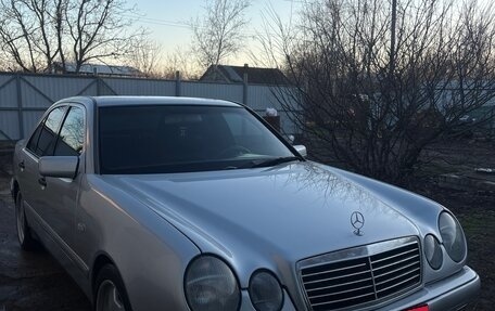 Mercedes-Benz E-Класс, 1997 год, 380 000 рублей, 3 фотография