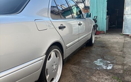 Mercedes-Benz E-Класс, 1997 год, 380 000 рублей, 6 фотография