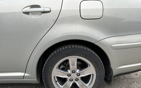 Toyota Avensis III рестайлинг, 2003 год, 800 000 рублей, 12 фотография