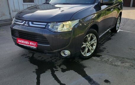 Mitsubishi Outlander III рестайлинг 3, 2014 год, 1 500 000 рублей, 2 фотография