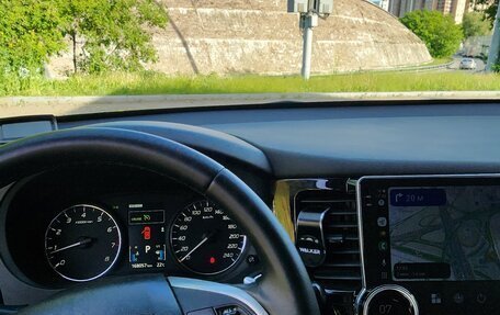 Mitsubishi Outlander III рестайлинг 3, 2014 год, 1 500 000 рублей, 8 фотография