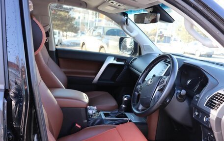 Toyota Land Cruiser Prado 150 рестайлинг 2, 2022 год, 5 650 000 рублей, 6 фотография