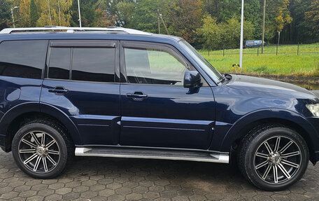 Mitsubishi Pajero IV, 2011 год, 1 820 000 рублей, 2 фотография