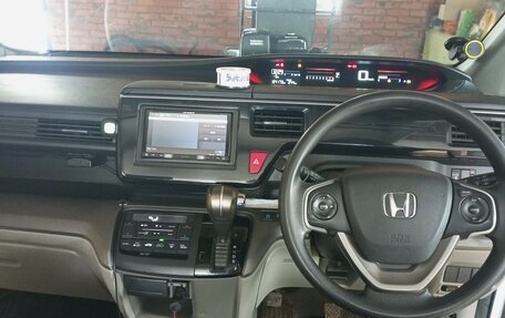 Honda Stepwgn IV, 2016 год, 1 570 000 рублей, 3 фотография