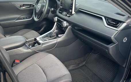 Toyota RAV4, 2021 год, 4 400 000 рублей, 9 фотография