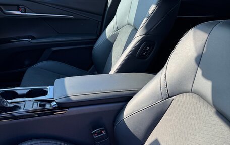 Toyota Camry, 2024 год, 3 900 000 рублей, 25 фотография