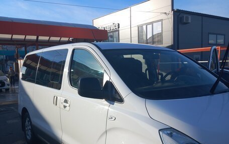 Hyundai H-1 II рестайлинг, 2012 год, 2 000 000 рублей, 2 фотография