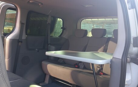 Hyundai H-1 II рестайлинг, 2012 год, 2 000 000 рублей, 9 фотография