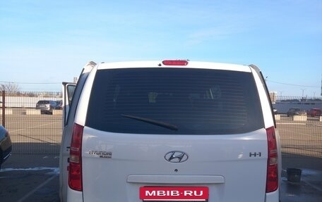 Hyundai H-1 II рестайлинг, 2012 год, 2 000 000 рублей, 5 фотография