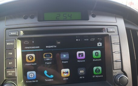 Hyundai H-1 II рестайлинг, 2012 год, 2 000 000 рублей, 12 фотография