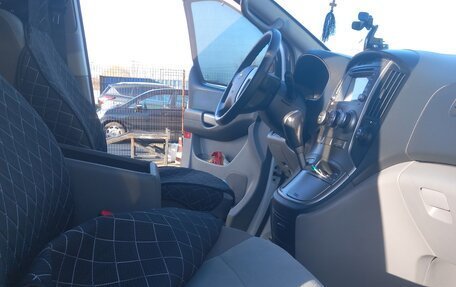 Hyundai H-1 II рестайлинг, 2012 год, 2 000 000 рублей, 16 фотография