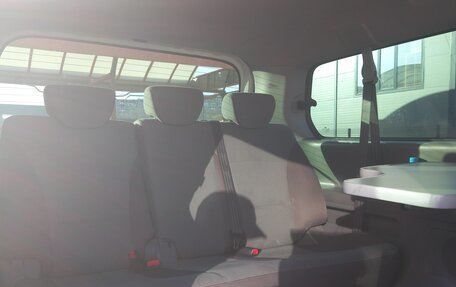 Hyundai H-1 II рестайлинг, 2012 год, 2 000 000 рублей, 10 фотография