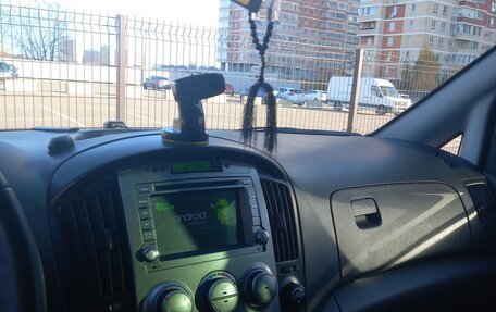 Hyundai H-1 II рестайлинг, 2012 год, 2 000 000 рублей, 11 фотография