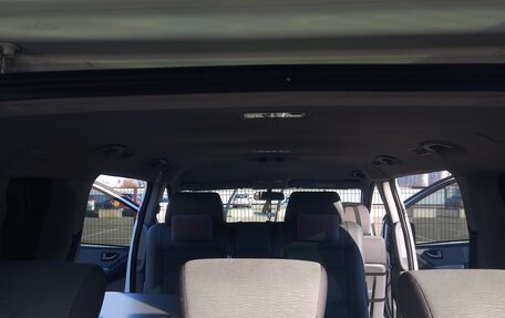 Hyundai H-1 II рестайлинг, 2012 год, 2 000 000 рублей, 17 фотография