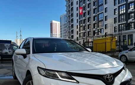 Toyota Camry, 2019 год, 2 800 000 рублей, 1 фотография