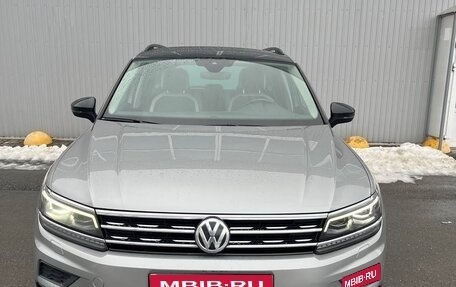 Volkswagen Tiguan II, 2019 год, 2 395 000 рублей, 1 фотография