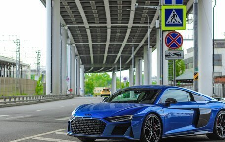 Audi R8, 2021 год, 23 000 000 рублей, 2 фотография