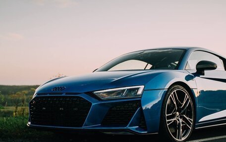 Audi R8, 2021 год, 23 000 000 рублей, 5 фотография