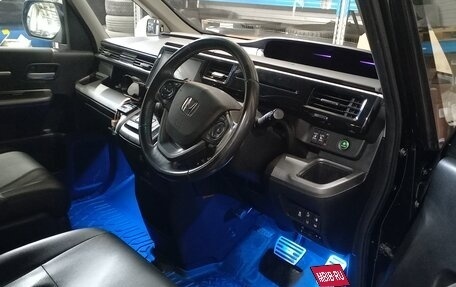 Honda Stepwgn IV, 2017 год, 2 350 000 рублей, 7 фотография