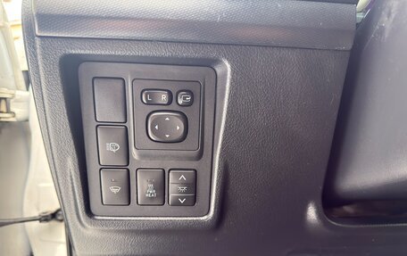 Toyota Land Cruiser Prado 150 рестайлинг 2, 2012 год, 2 630 000 рублей, 23 фотография