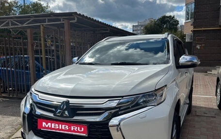 Mitsubishi Pajero Sport III рестайлинг, 2017 год, 2 600 000 рублей, 2 фотография