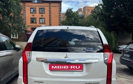 Mitsubishi Pajero Sport III рестайлинг, 2017 год, 2 600 000 рублей, 5 фотография