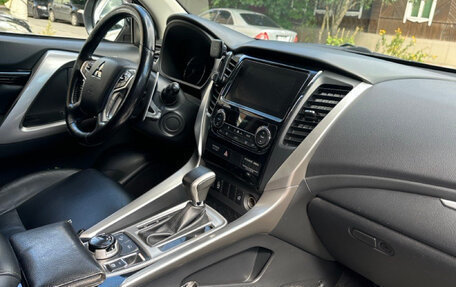 Mitsubishi Pajero Sport III рестайлинг, 2017 год, 2 600 000 рублей, 10 фотография